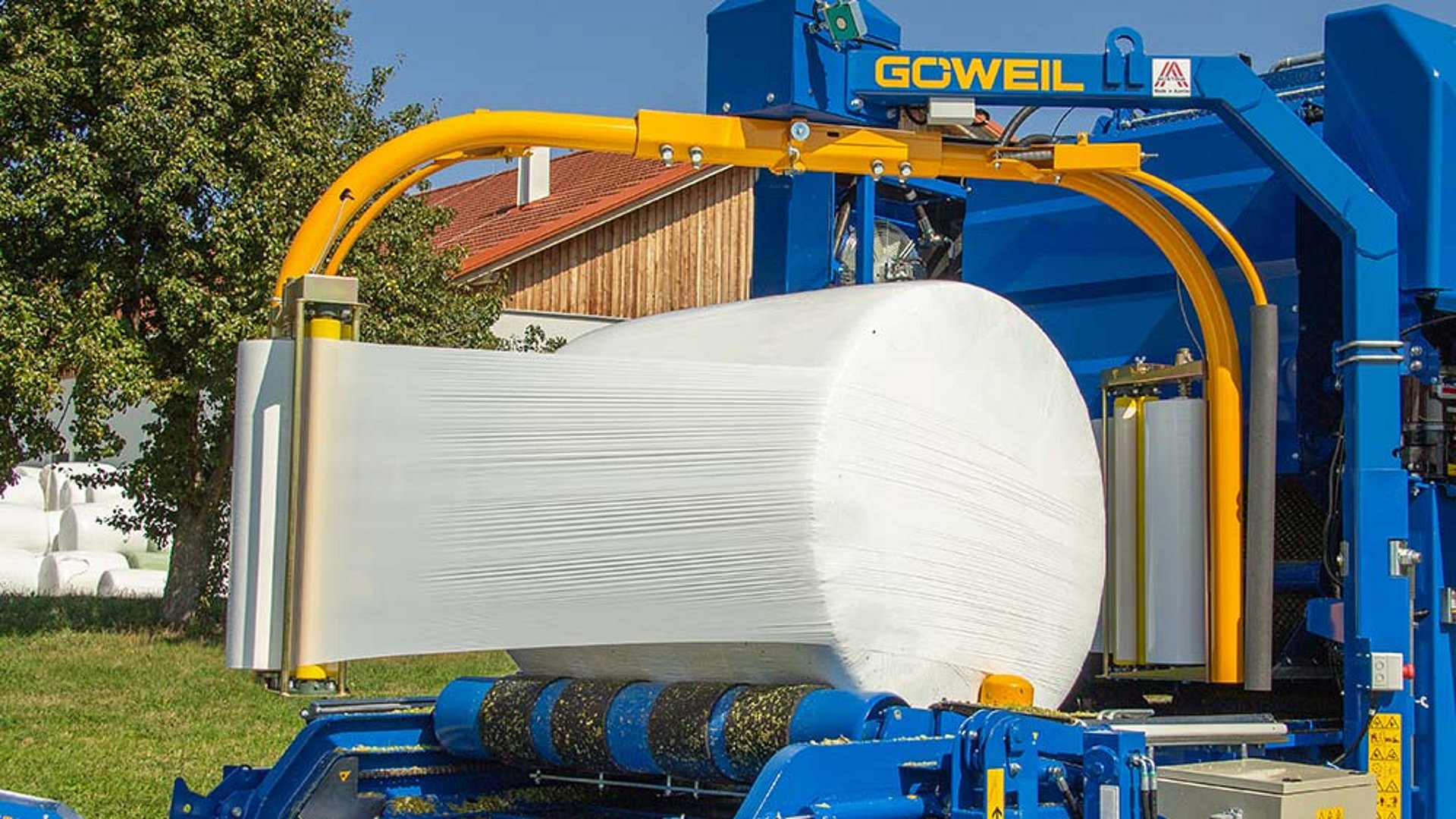 Die VARIO-Master V140 verpackt die Ballen schnell und absolut luftdicht.