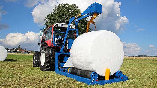 Le couteau à lame rétractable antirouille garantit une découpe propre et précise du film.