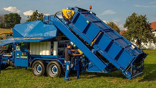 Der Zubringer wird abgesenkt.