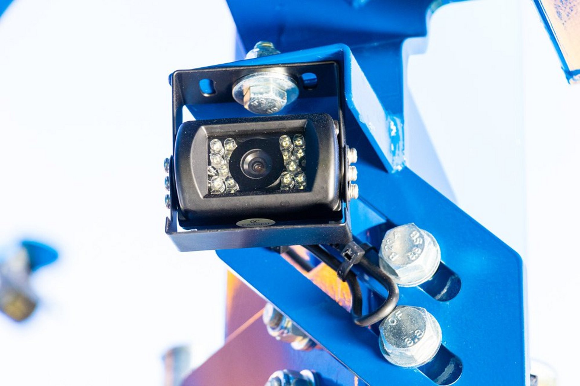 LT-Master F115 je vybaven kamerovým systémem se 4 termokamerami