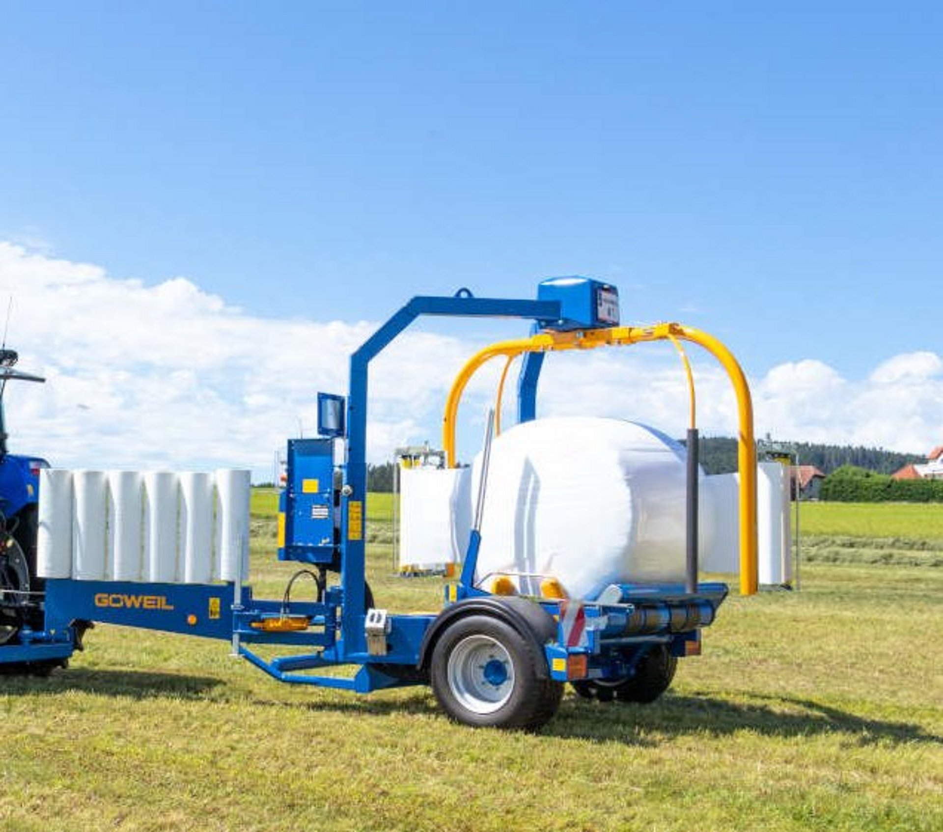 The twin wrapping arm reduces the wrapping time significantly.