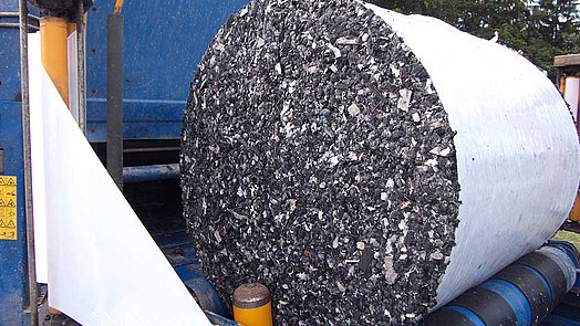 The LT-Master F115 reduces carpet scraps to space-saving units.