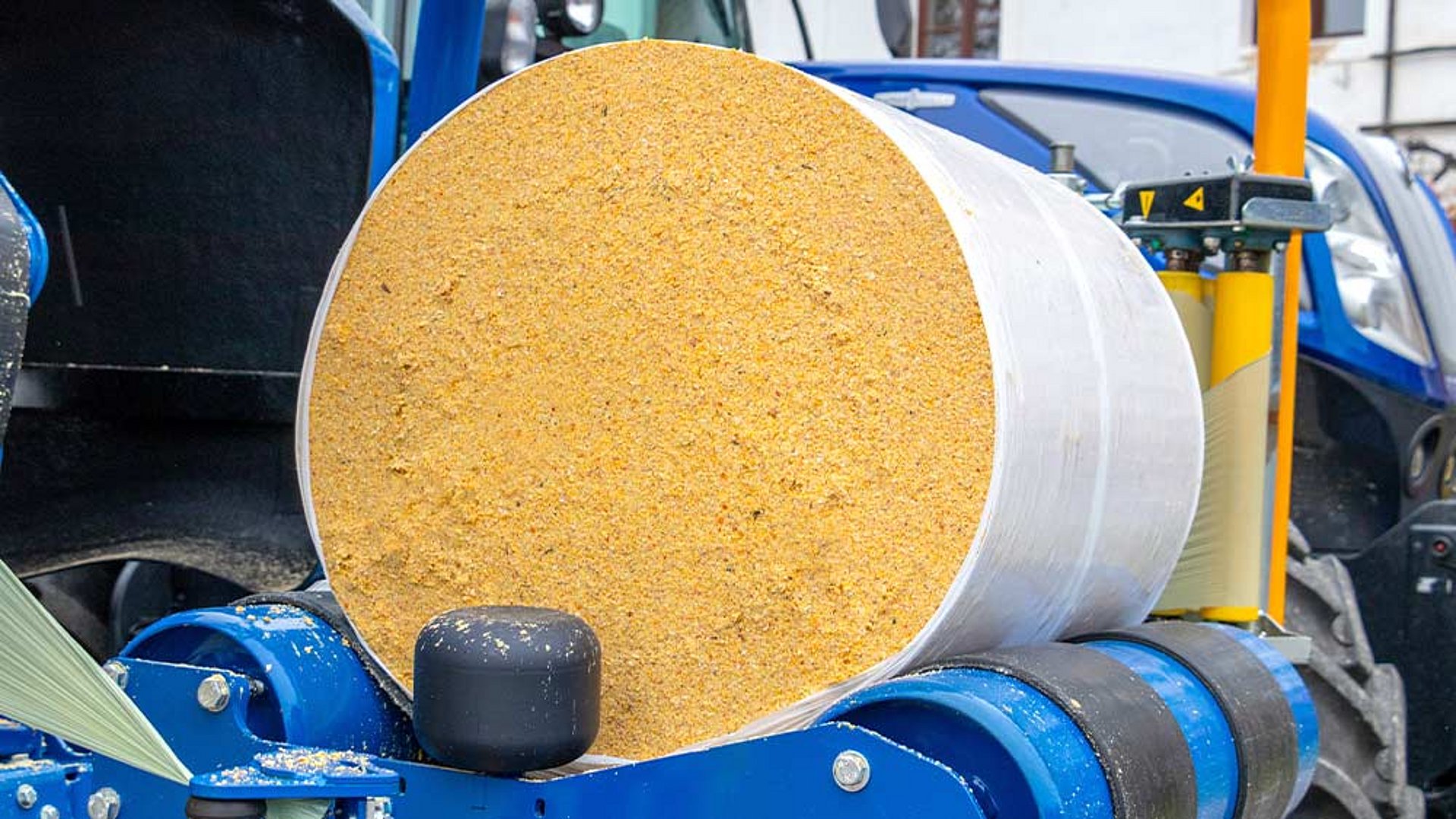 Samengeperste CCM-balen (maïskolvenmengsel)