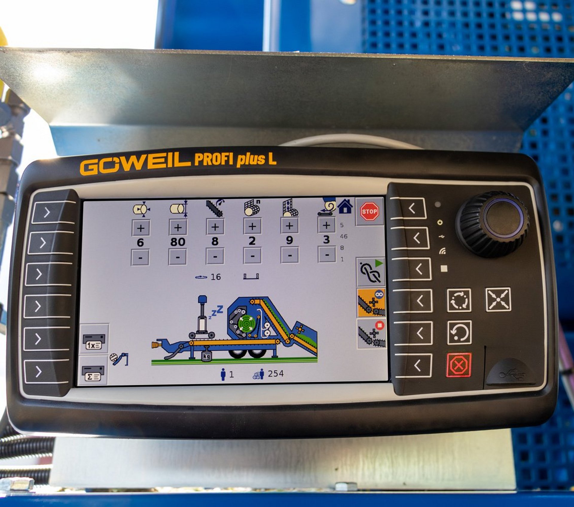 Das Terminal PROFI plus von GÖWEIL ermöglicht eine einfache Bedienung der Maschine.