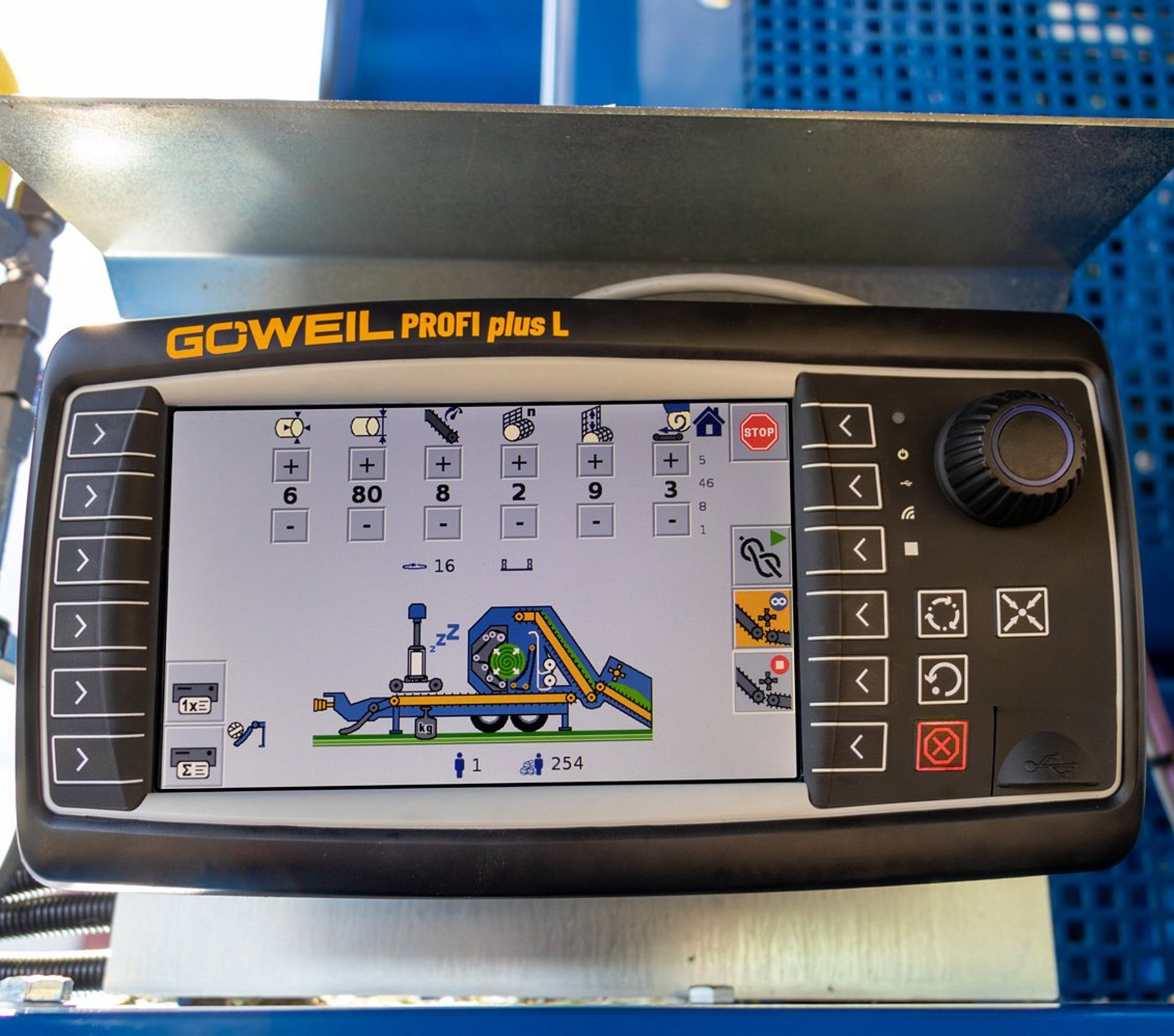 Le terminal portable PROFI plus de GÖWEIL permet une utilisation simple de la machine.