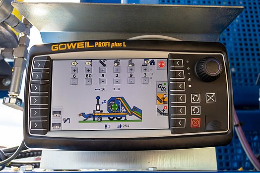 De terminal PROFI plus van GÖWEIL maakt een eenvoudige bediening van de machine mogelijk.