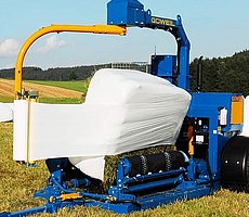 G3010 Q Profi při ovíjení hranatého balíku.