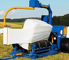 Quaderballen aber auch Rundballen werden mit der G3010 Q Profi sauber und luftdicht verpackt.
