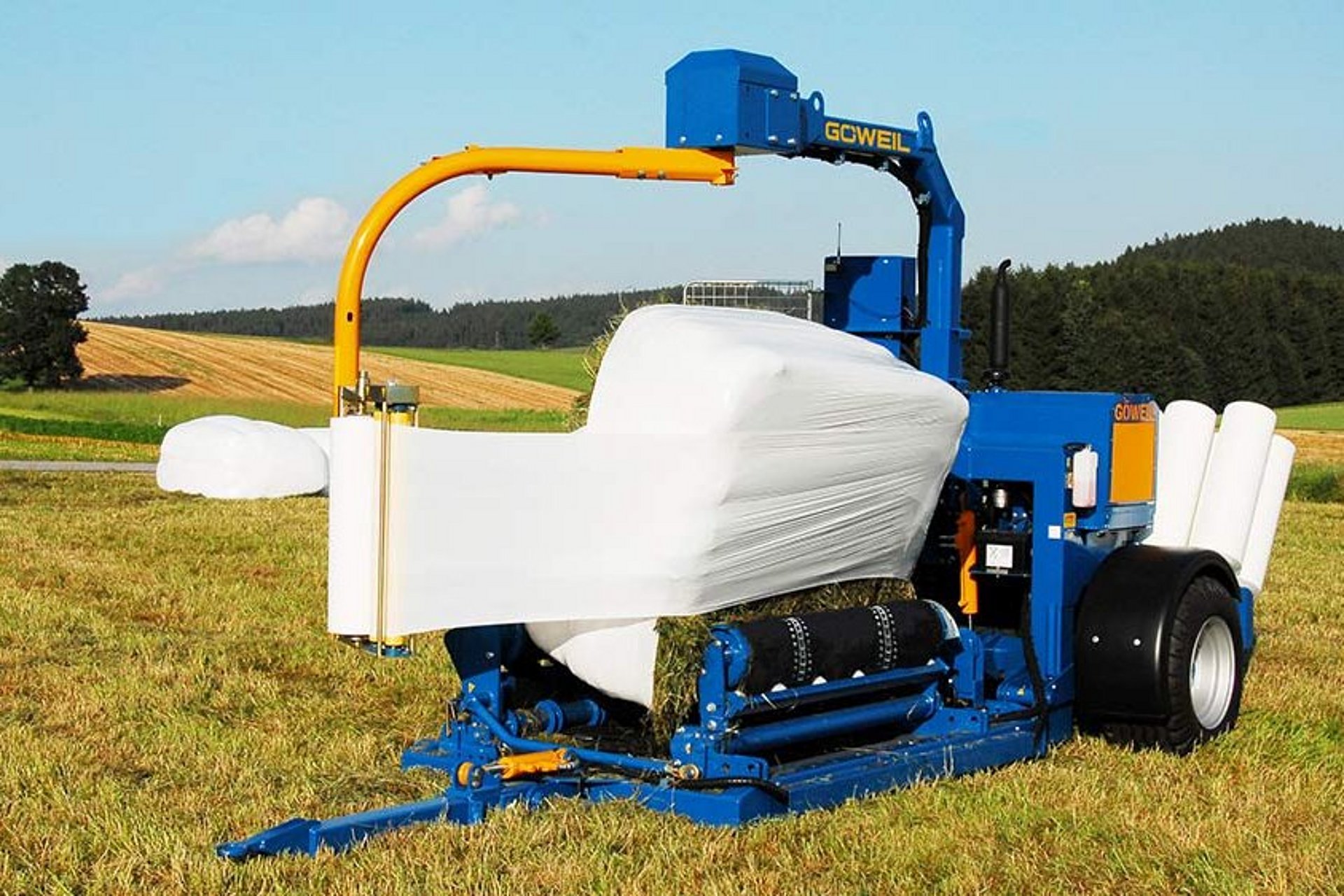 Quaderballen aber auch Rundballen werden mit der G3010 Q Profi sauber und luftdicht verpackt.