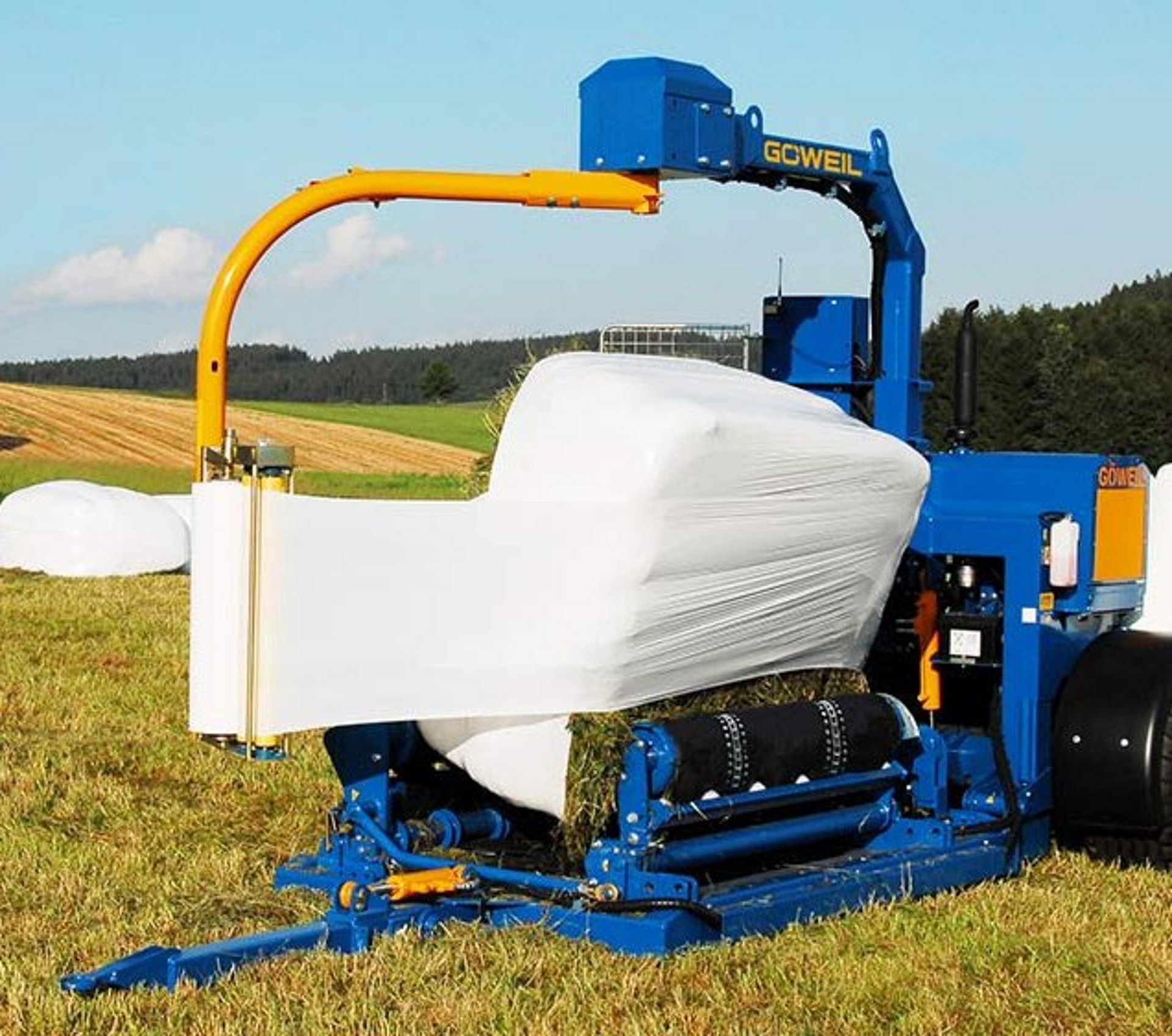 Quaderballen aber auch Rundballen werden mit der G3010 Q Profi sauber und luftdicht verpackt.