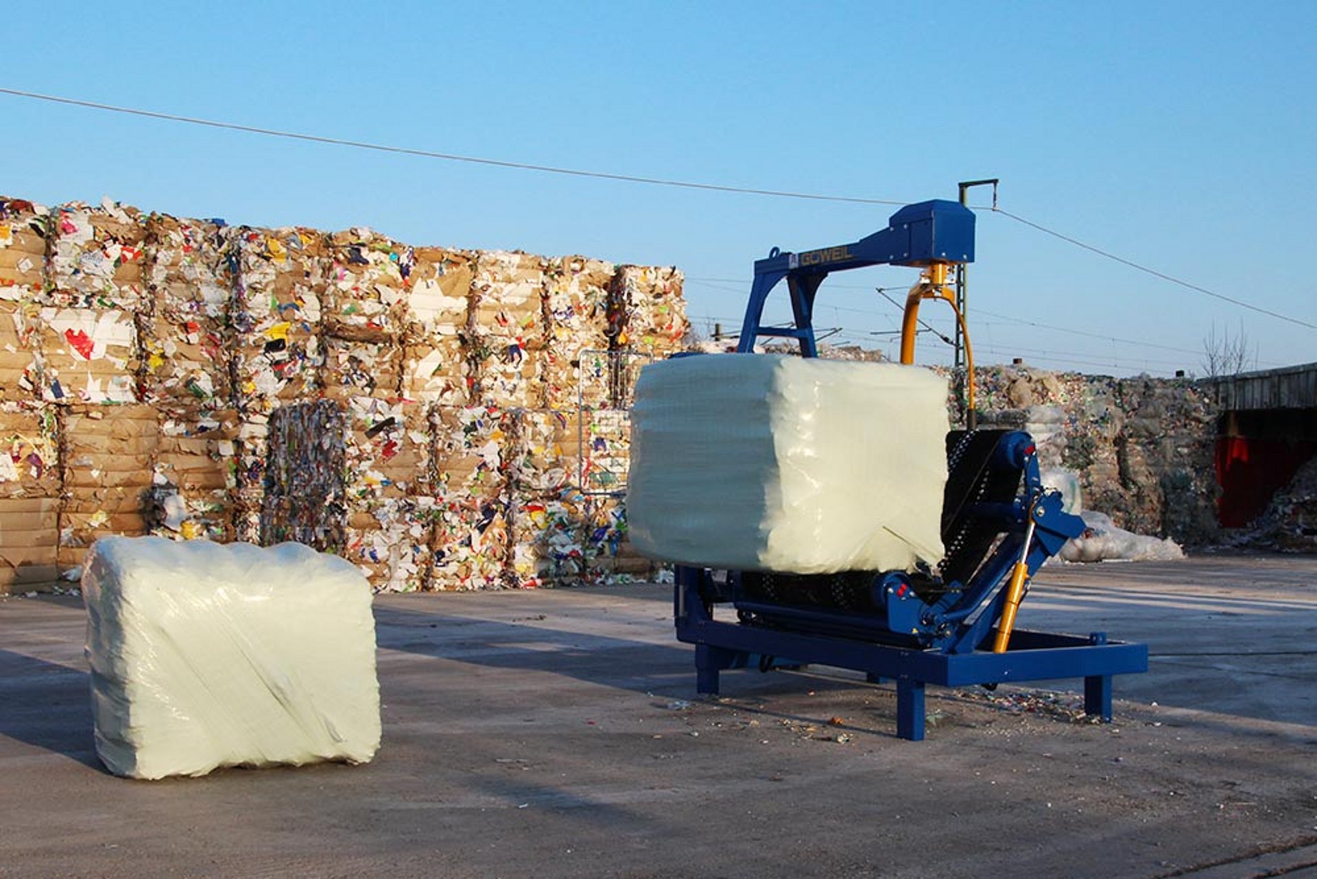 Die mit der G3010 Q Industrie fertig gewickelten Ballen.