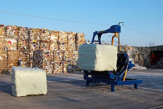 Die mit der G3010 Q Industrie fertig gewickelten Ballen.