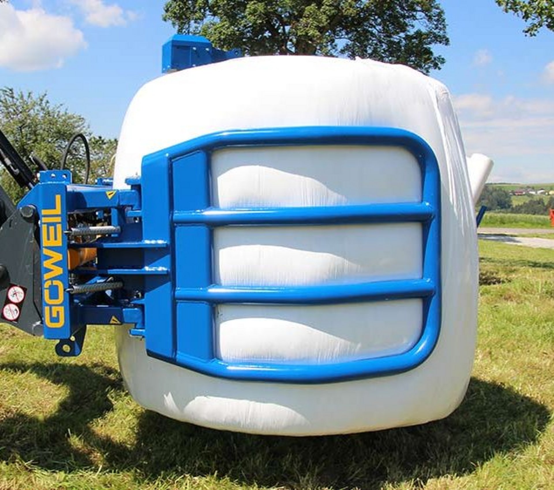 Chwytak bel okrągłych RBG nadaje się też idealnie do ustawiania beli.