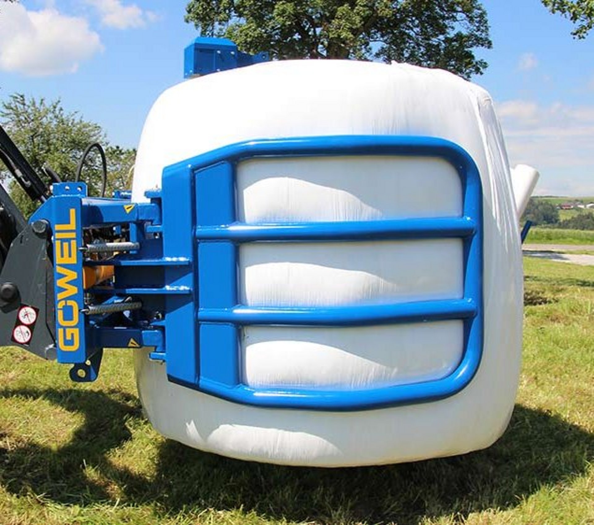 The RBG is also an excellent choice for tipping a bale on its front end.