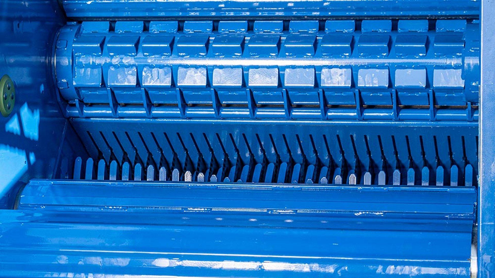 Situated directly behind the rotor, the starter roller provides for the best possible bale rotation and a reliable bale start thanks to its special profile.