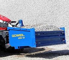 Door de aangelaste schraaplijst van HARDOX 500 is de hoogkiepbak van Göweil extra robuust.