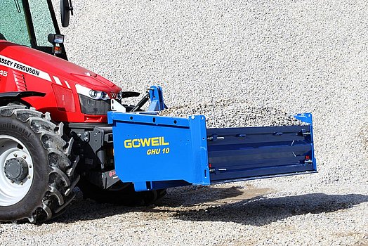 Göweil’s high dump bucket owes its exceptional sturdiness to the welded-on scraper bar made from HARDOX 500.
