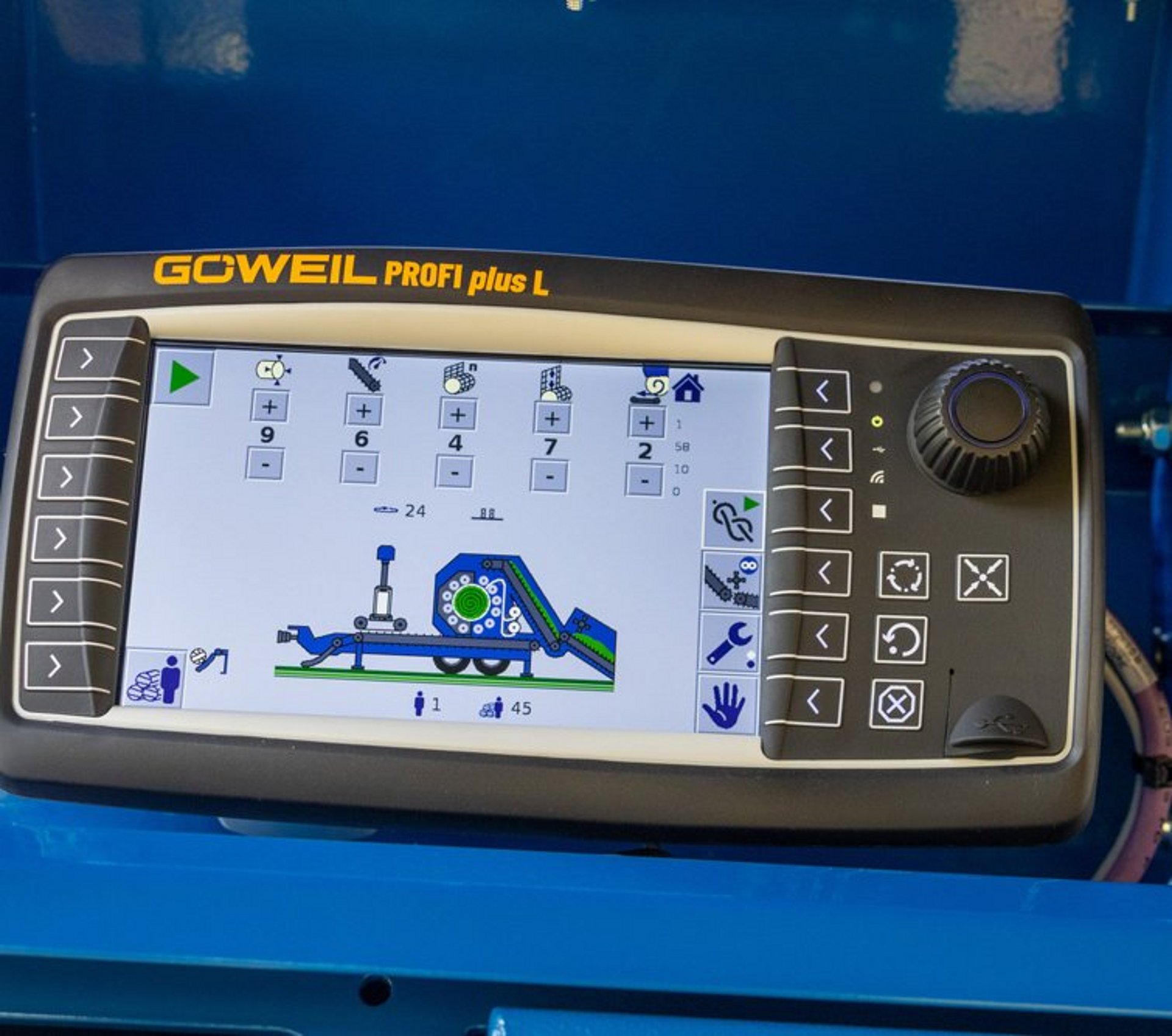 The PROFI plus handset from GÖWEIL allows for easy operation of the machine.