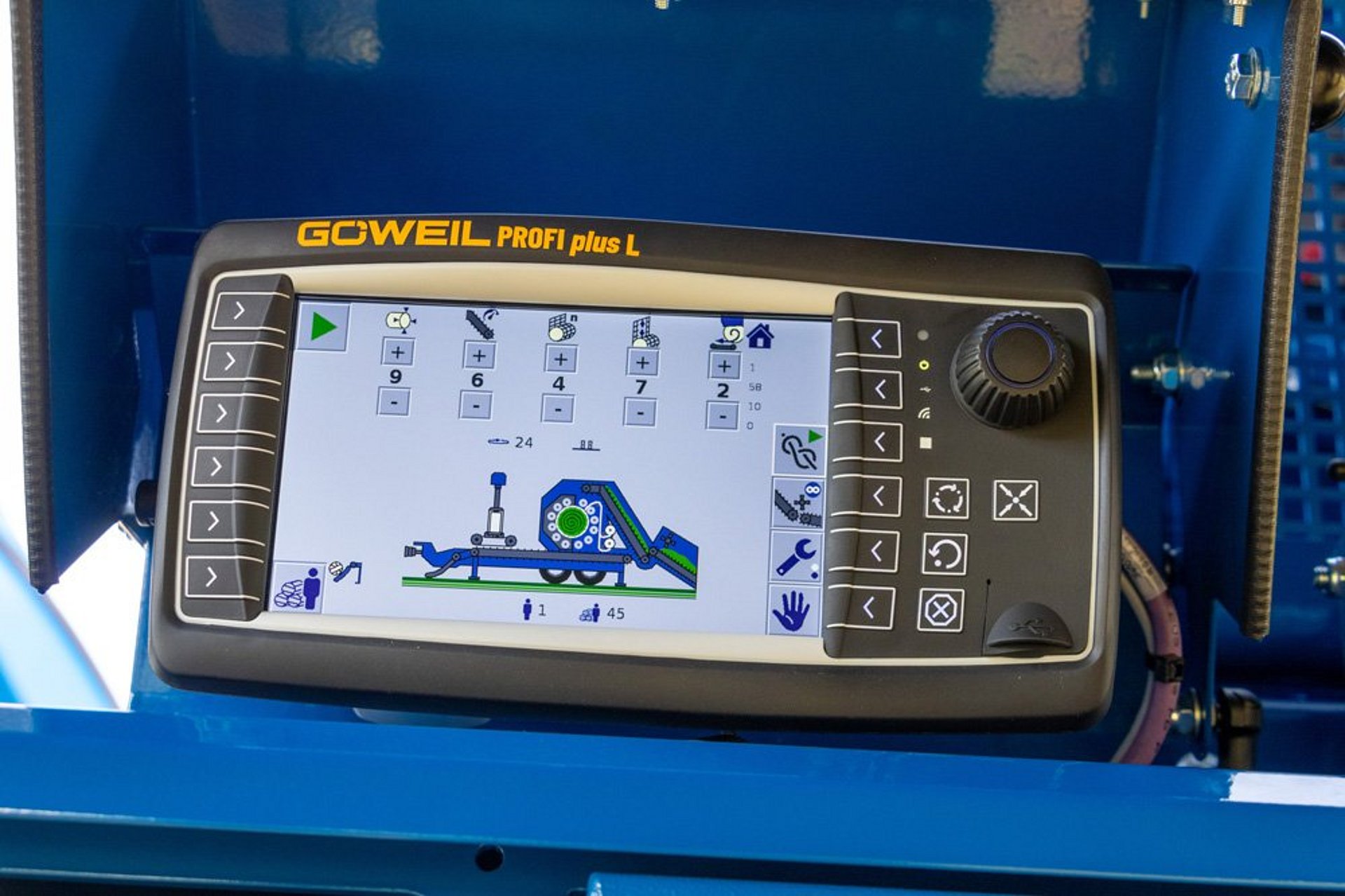 The PROFI plus handset from GÖWEIL allows for easy operation of the machine.