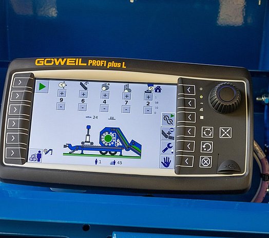 The PROFI plus handset from GÖWEIL allows for easy operation of the machine.