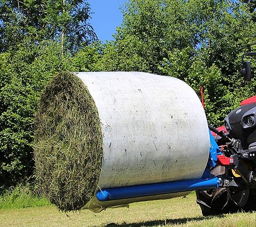 La horquilla para el transporte de pacas redondas es apropiada para el transporte suave de pacas redondas envueltas y sin envolver.