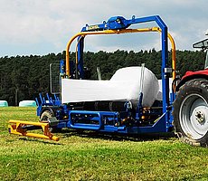 Mit der G4020 Q Profi können nicht nur Quader-, sonder auch Rundballen problemlos gewickelt werden.