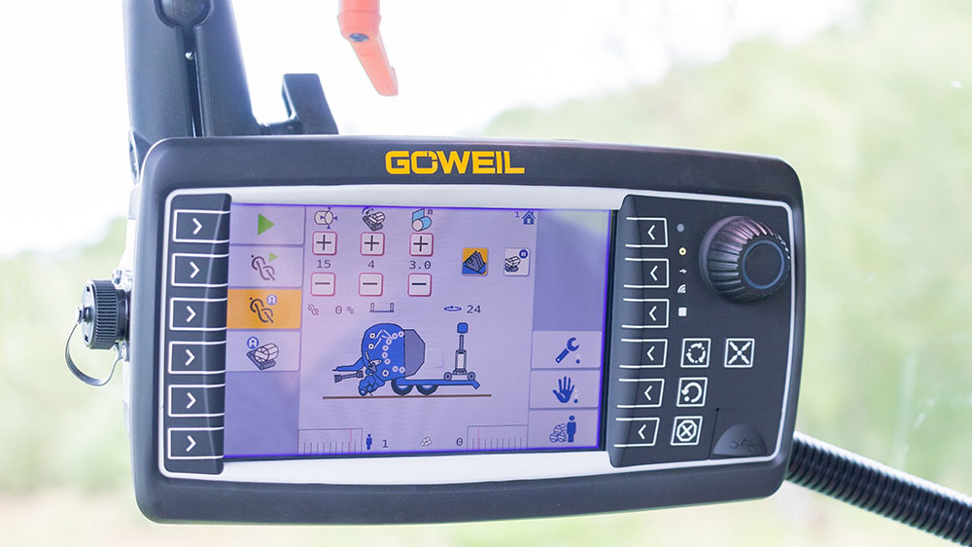 De ISOBUS-besturing van GÖWEIL is uiterst overzichtelijk en eenvoudig te bedienen.