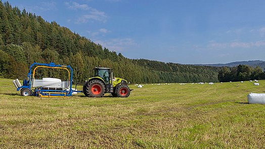 De G4020 Q Profi aan het werk op het veld.
