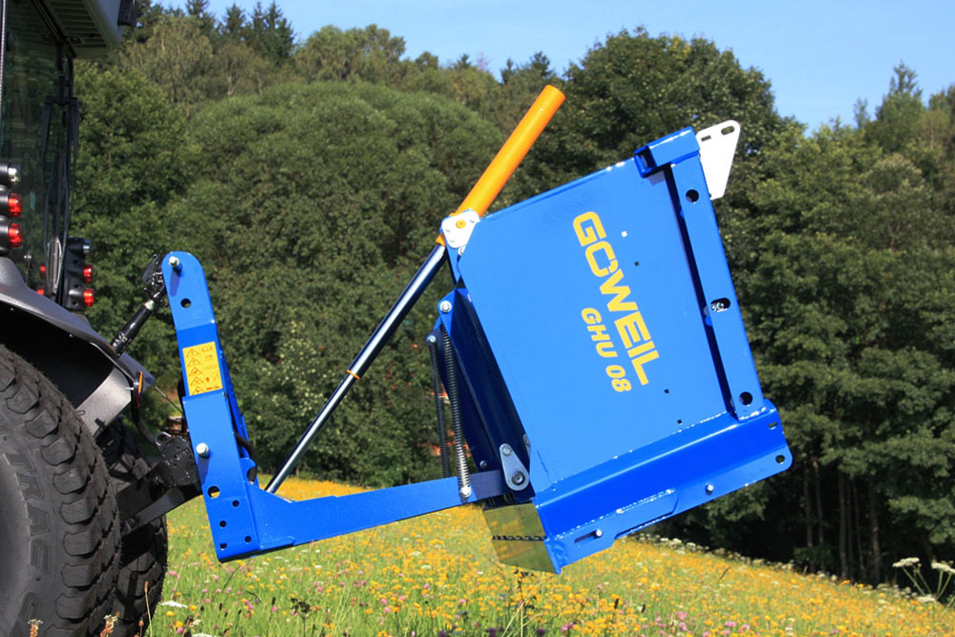 Stojící teleskopický válec vyniká svou extrémní zvedací silou.