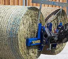 Der TDD transportiert mühelos gleich zwei Rundballen.