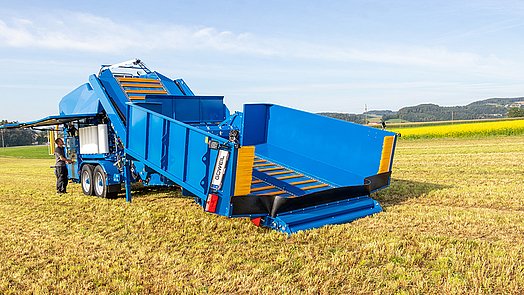 Fold up the plates of the elevator and feeder