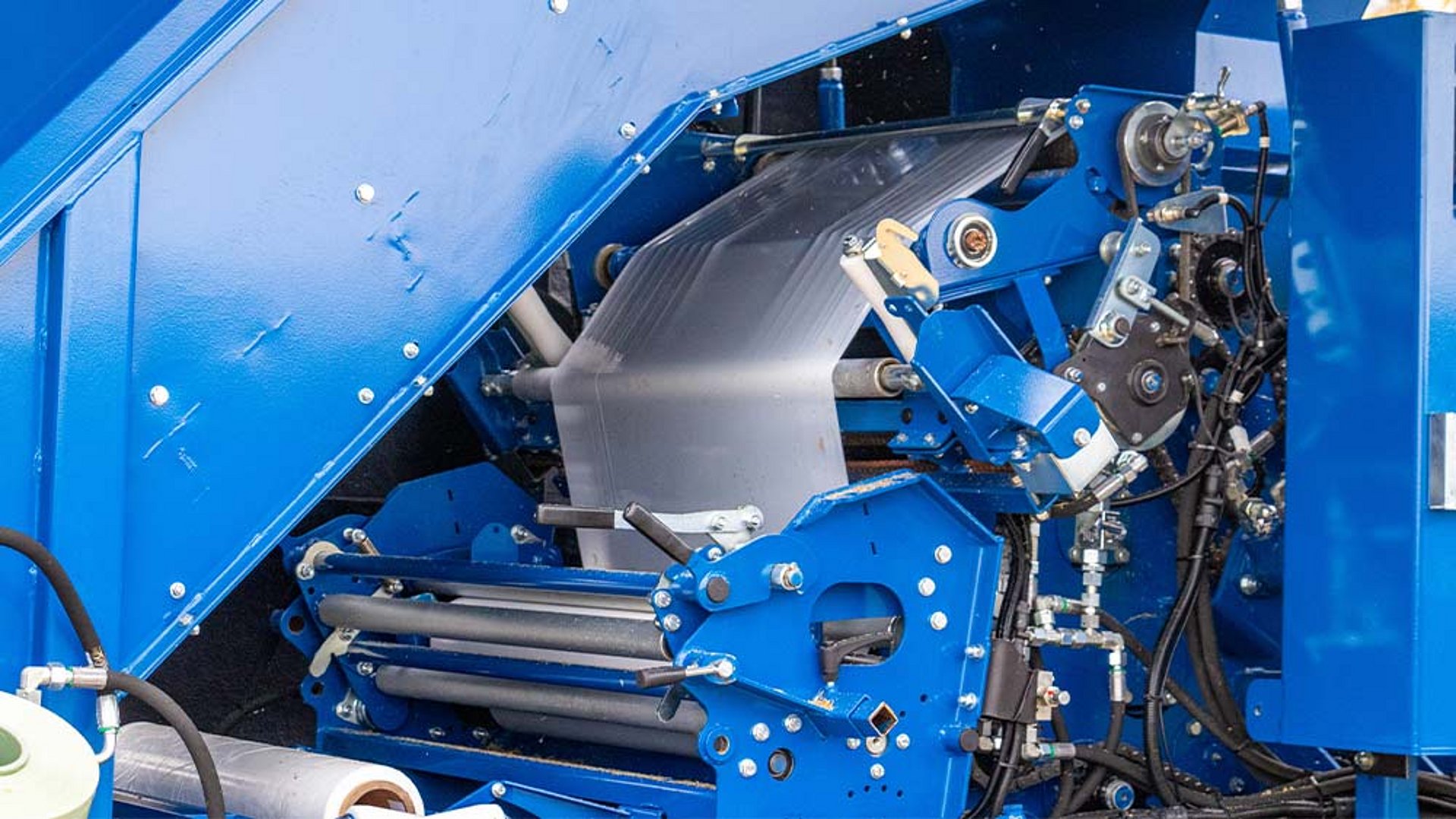 De LT-Master F60 is standaard uitgerust met een gecombineerde binding voor net of folie.