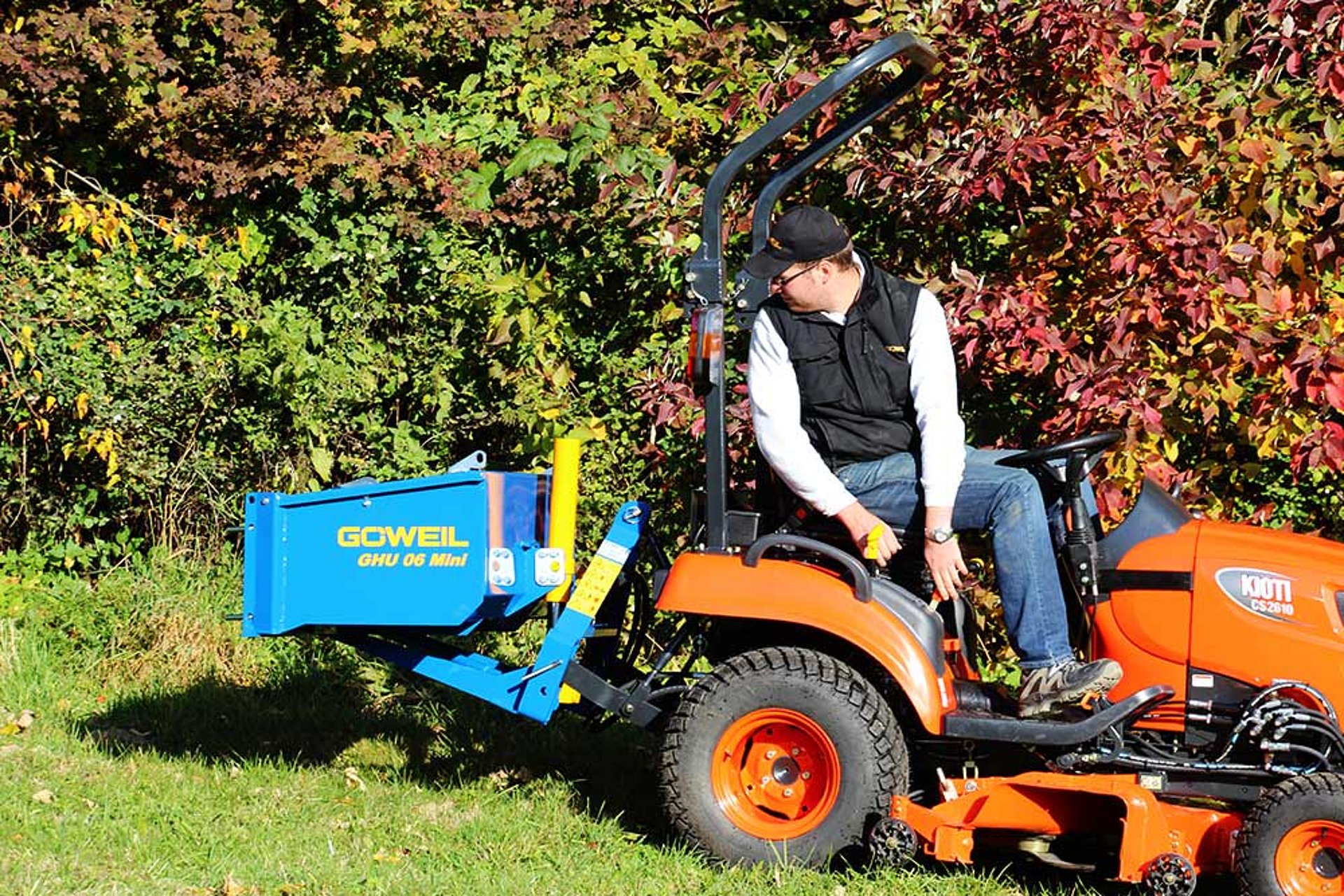 De hoogkiepbak GHU 06 Mini is voorzien van een dubbelwerkende 2-traps telescoopcilinder.