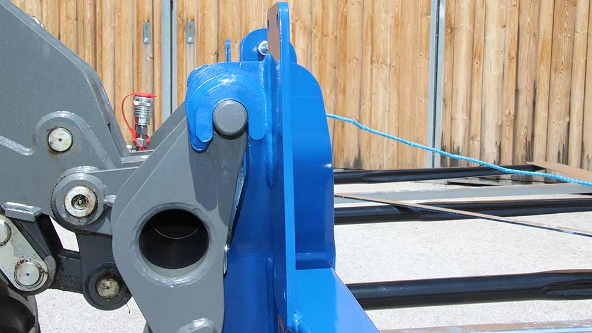 TDD je standardně vybaven úchytem Euro.