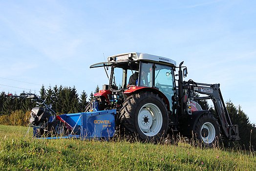 The high dump bucket made by Göweil provides a perfectly effortless way to transport materials and equipment.