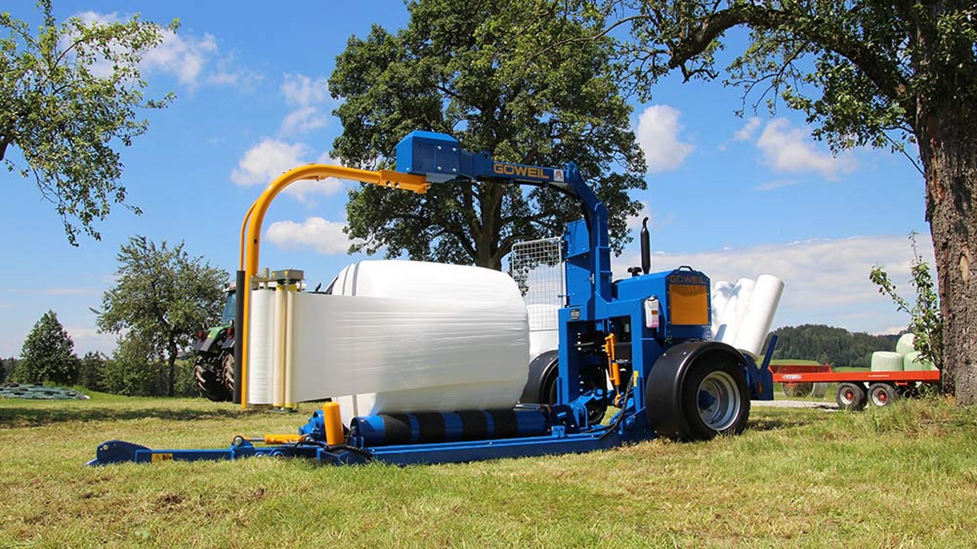 De arbeidsprocessen "wikkelen" en "folie aanbrengen en afsnijden" gebeuren volledig automatisch.