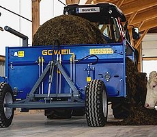 Krmivo je přesně a rychle odloženo na krmný stůl.