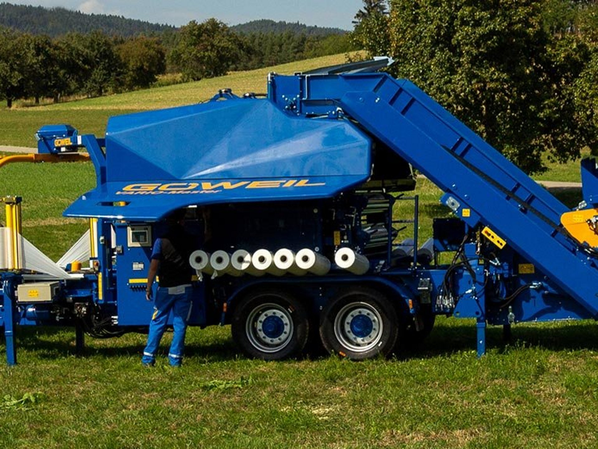 Variable Press-Wickelkombination: Variable Ballen mit der stationären Press-Wickelkombination VARIO-Master