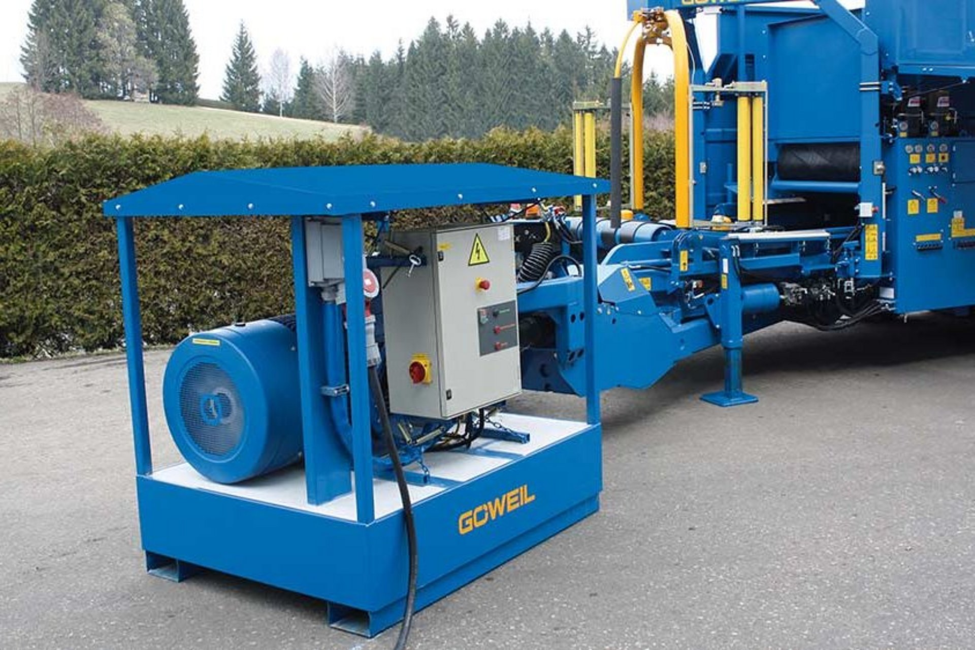 Elektrický pohon s rozvaděčem a kloubovým hřídelem