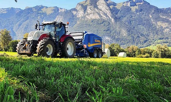 La G-1 F125 Kombi permite combinar los pasos de prensar y envolver en una sola máquina.