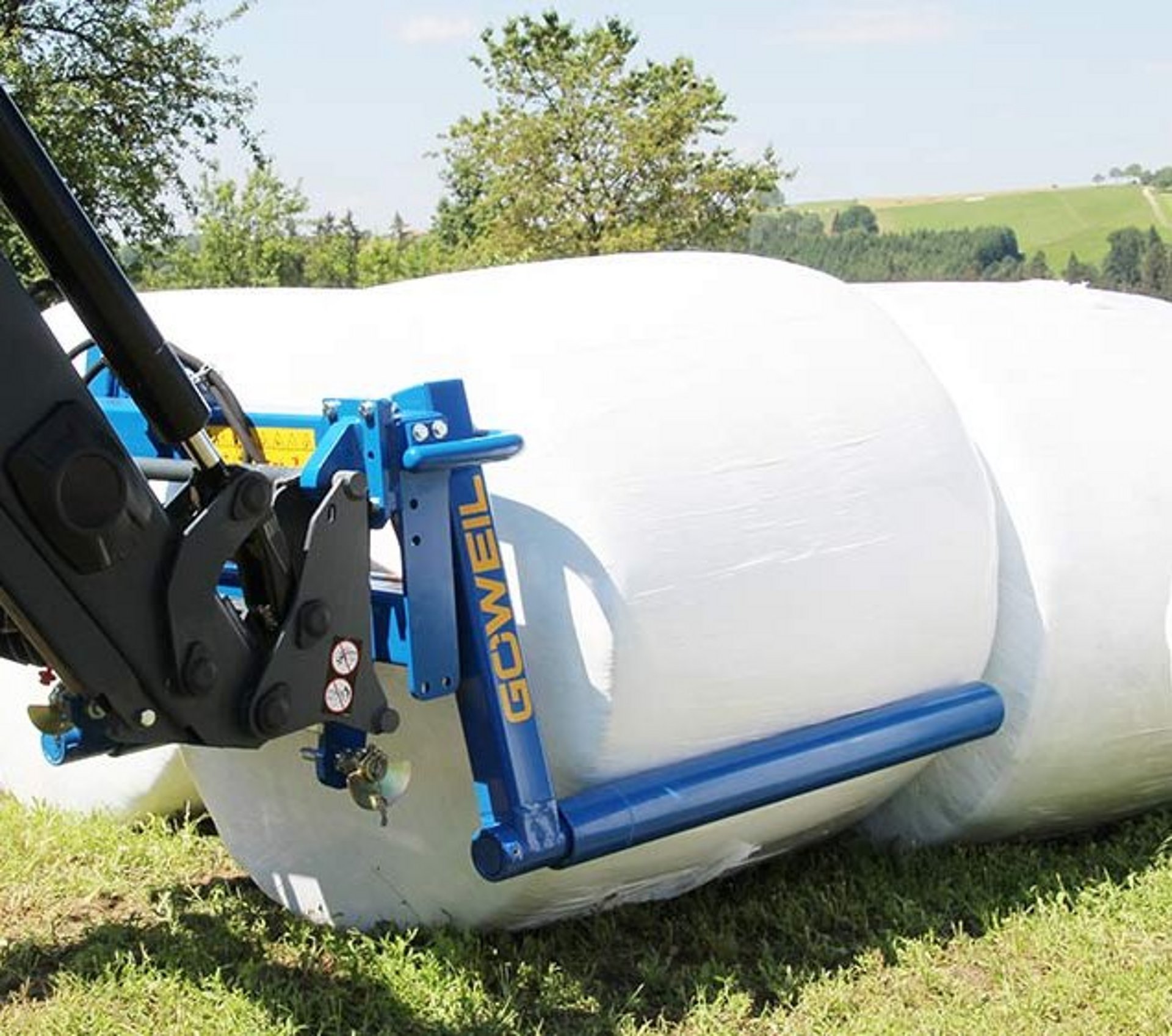 Auch mit dem Frontlader lässt sich die BTGHY perfekt bedienen.