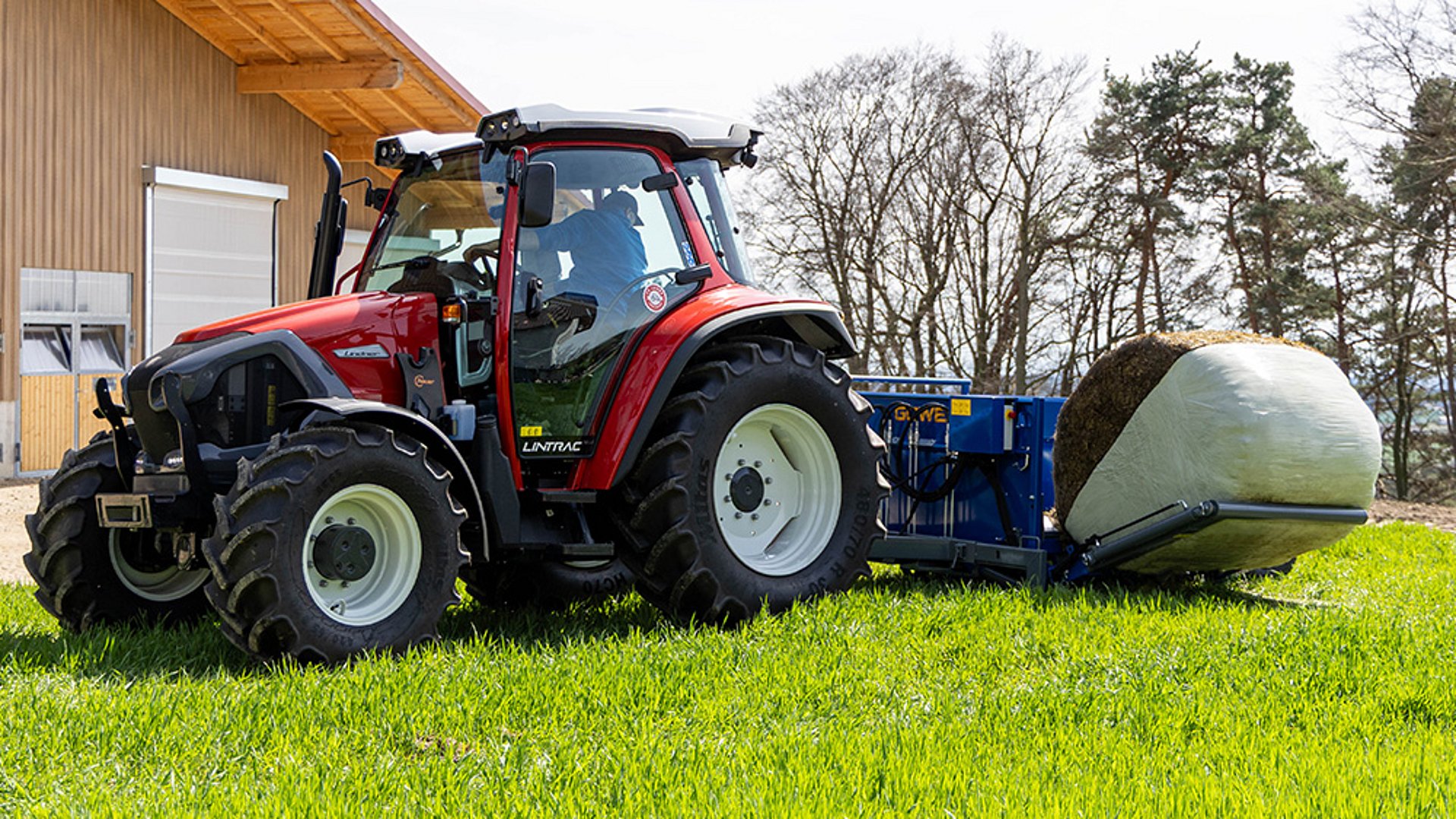 The bale is picked up by the hydraulic loading arm.