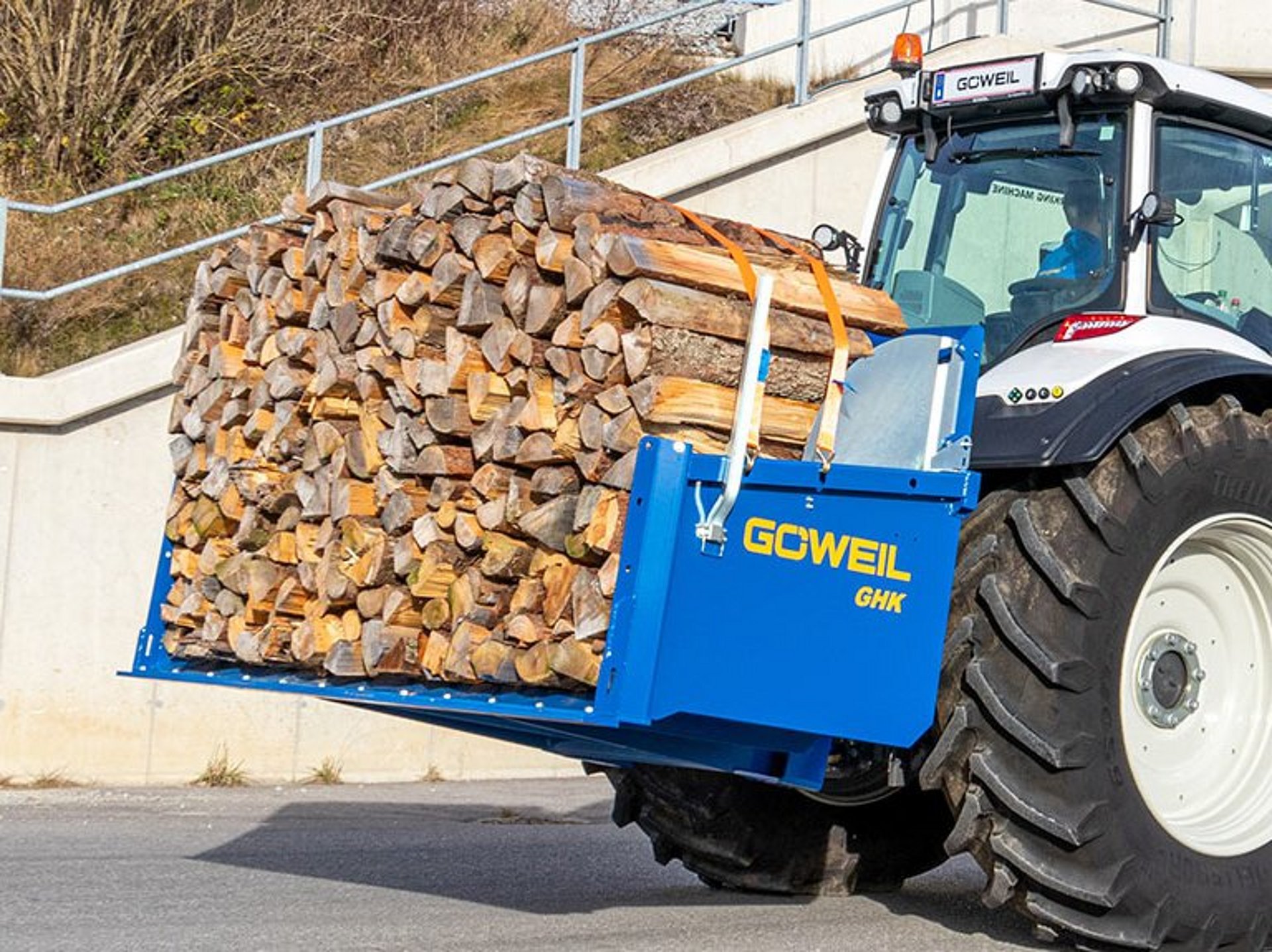 Die Schwenkvorrichtung kann einfach und werkzeuglos abgenommen werden.