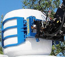 Die spezielle Form der Greifarme verhindert beim Stapeln eine Beschädigung des unteren Ballens.