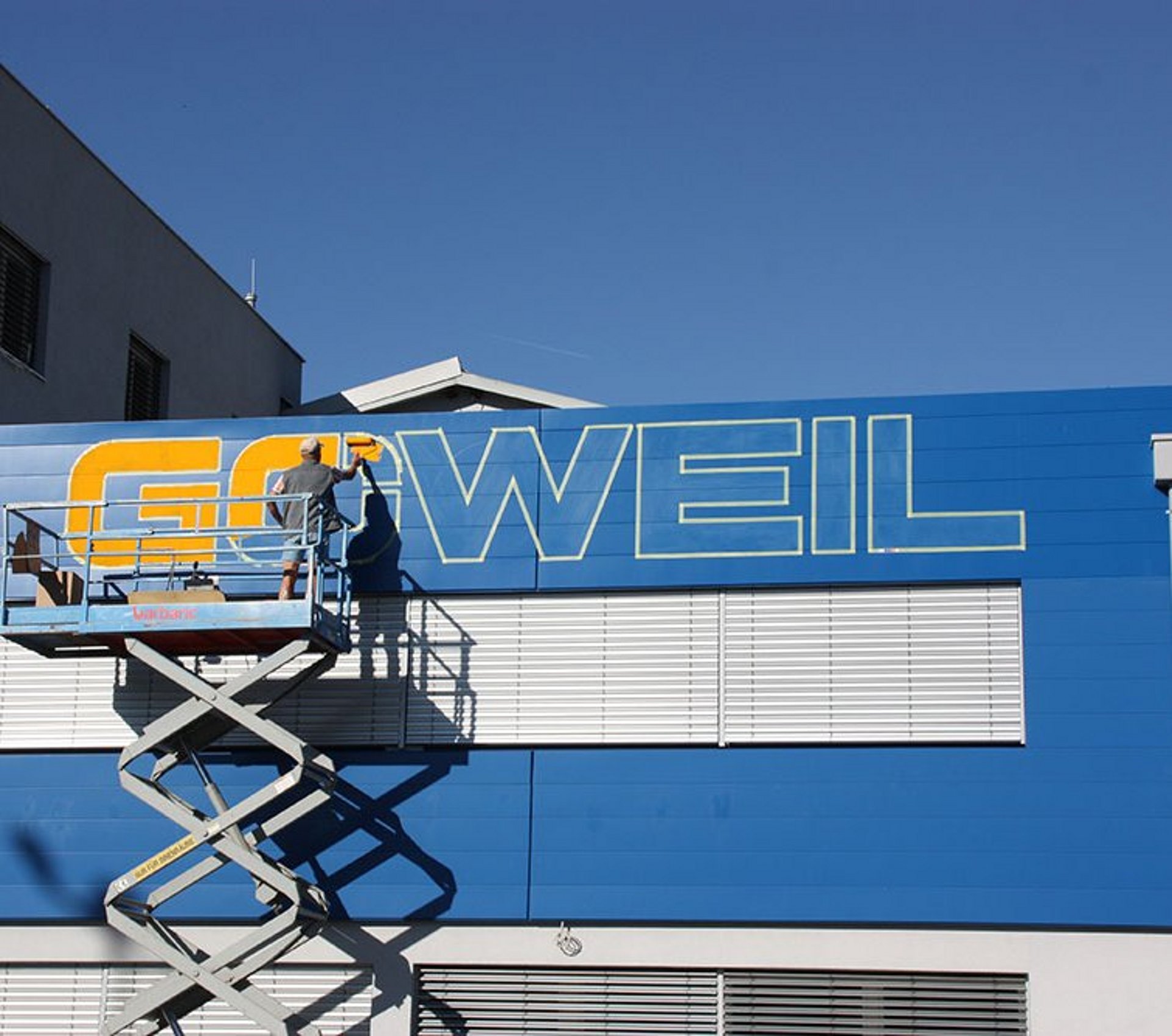 De presentatie van het nieuwe bedrijfslogo.