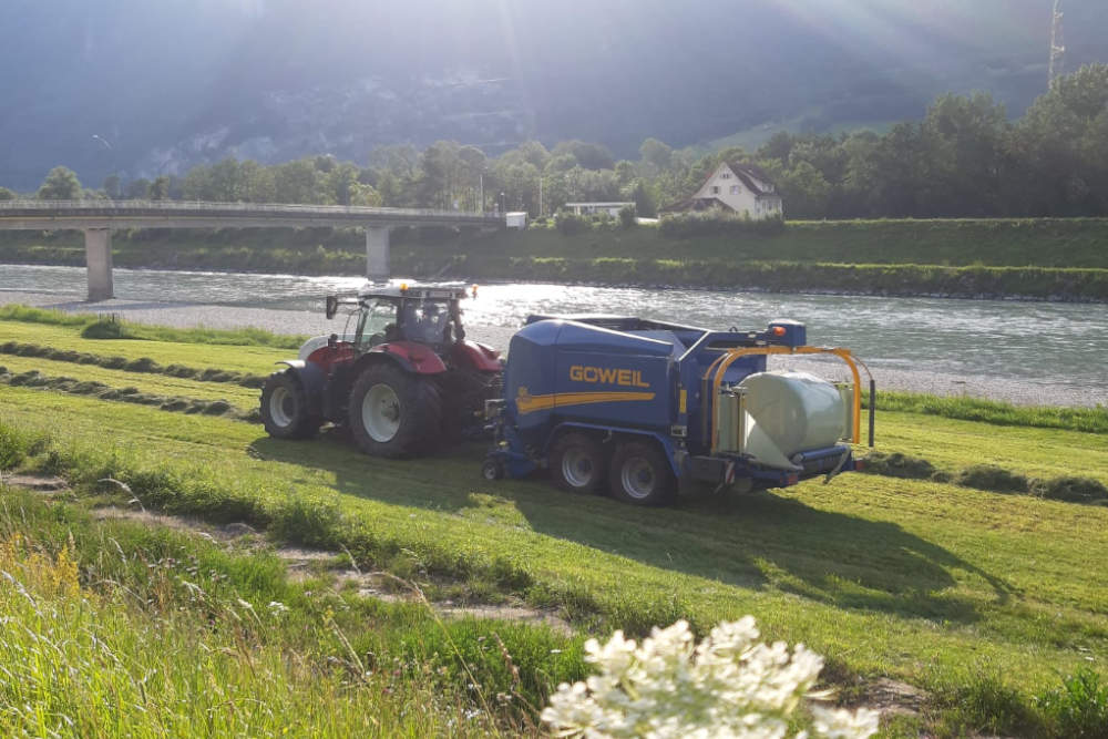 The G-1 F125 Kombi at work in the field.
