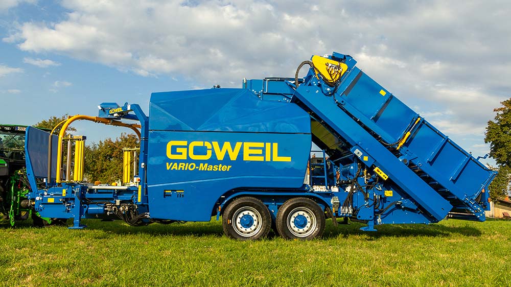Die VARIO-Master V140 wird am Feld positioniert.