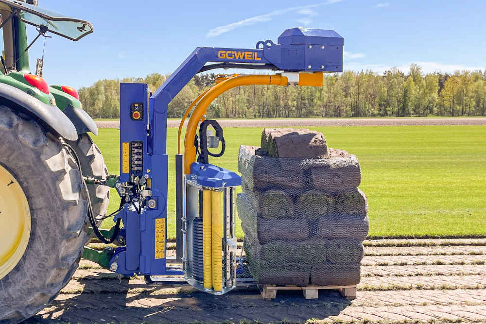 Speziell Paletten mit Rollrasenbahnen können mit der G1010 perfekt für den Transport verpackt werden.