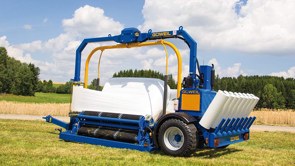 The G4010 Q Profi packages square and round bales in an equally clean and air-tight manner.