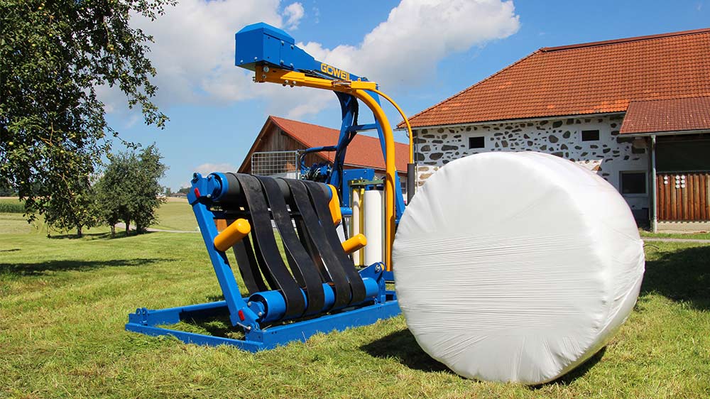 The bale can be dropped off to the left or the right.